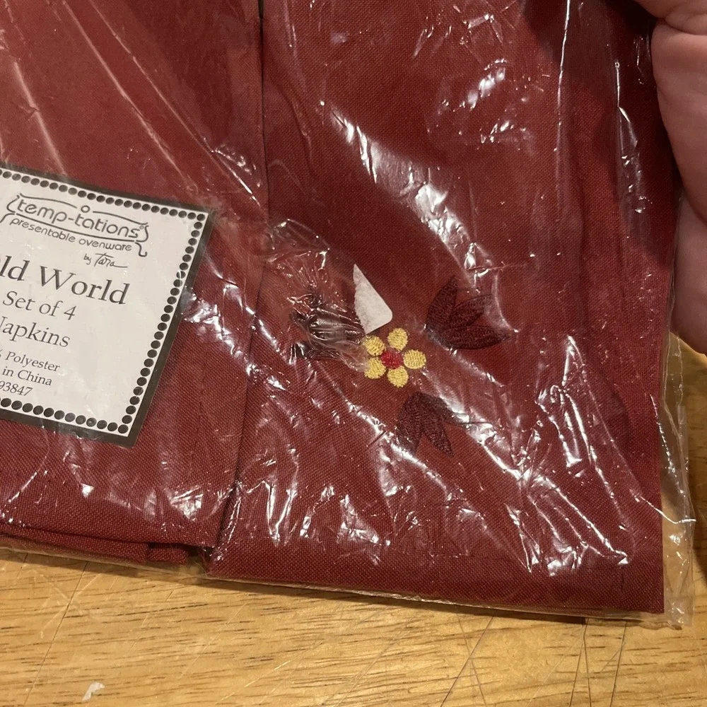 Old World Temp-Tations Burgundy Floral 4 Napkins‎ Maroon Red Flower Temptations